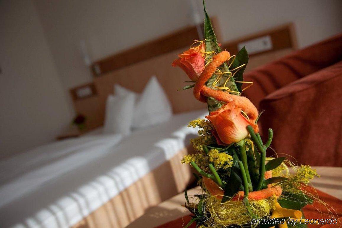 Zeller'S Quartier Hotel Königsbrunn Quarto foto