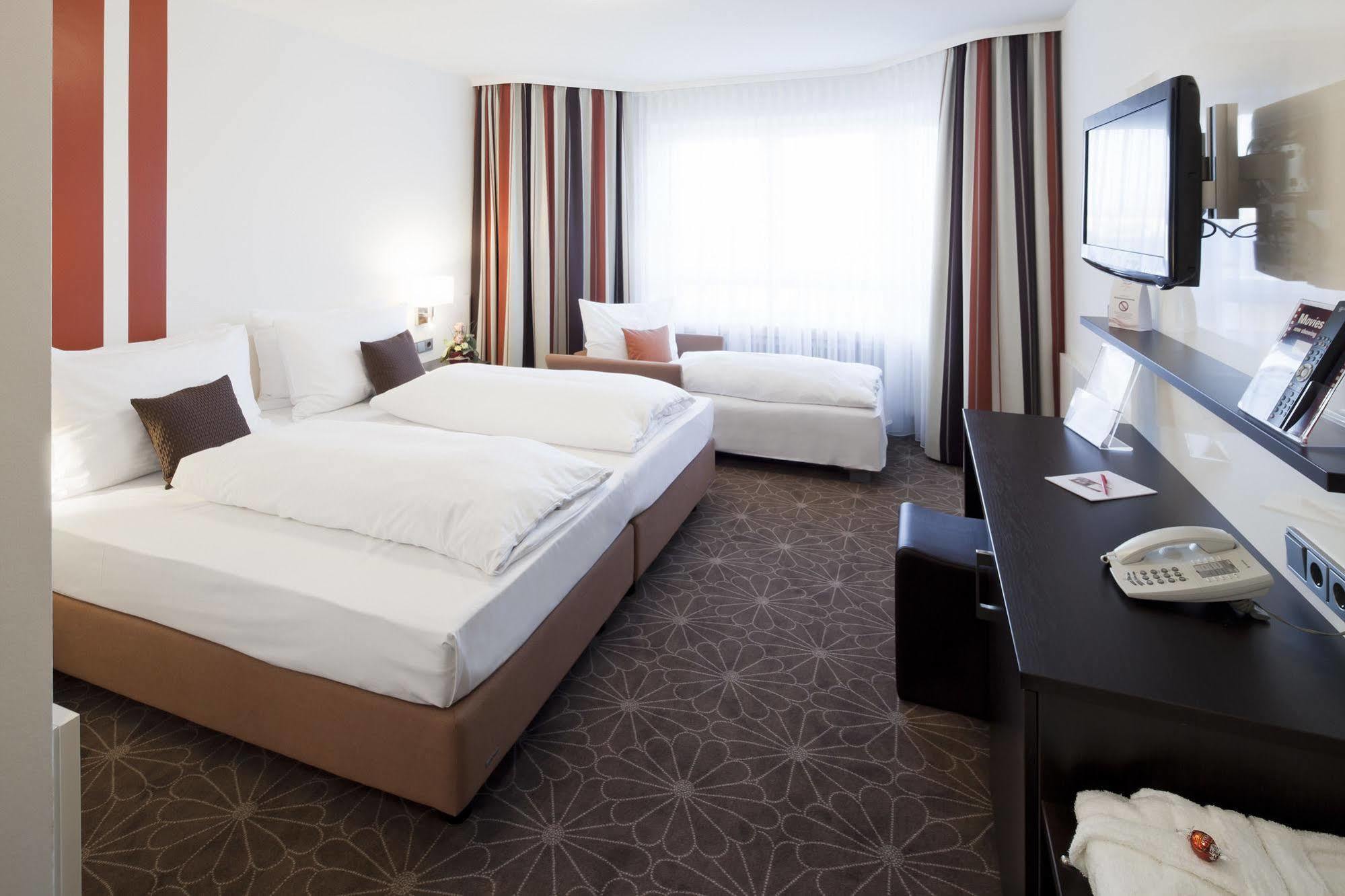 Zeller'S Quartier Hotel Königsbrunn Quarto foto
